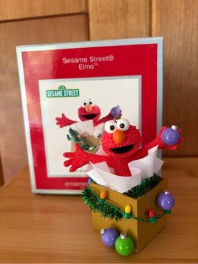 2010 Sesame Street Elmo Christmas Ornament “Surprise” w Sound American Greetings